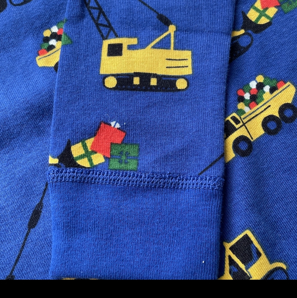 Hanna Anderson - Christmas trucks - Pajama top - Size 14-16 - Picture 8 of 9